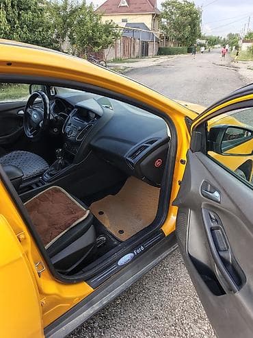 Продажа авто: Ford Focus: 2016 г., 1.6 л, Механика, Бензин, Универсал — 6