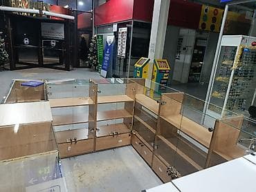 стол полка: Островная торговая витрина/киоск из стекла и ЛДСП - Конфигурация — 1