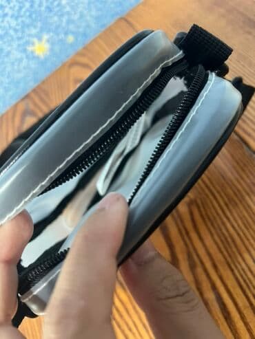 золотая цепока с бриллиантов кулоном: Сумка через плечо VANS Off The Wall - Компактная — 2