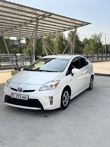 Toyota Prius: 2015 г., Гибрид, Хэтчбэк at lalafo.kg Toyota Prius: 2015 г., Гибрид, Хэтчбэк