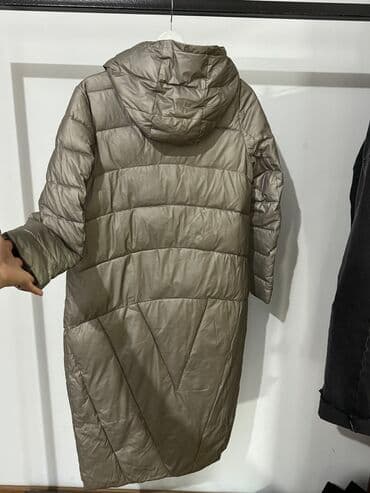 белый пуховик: Зимняя куртка пуховик. Цвет бронза. Напрлнитель Полиэстер 100%. размер — 4