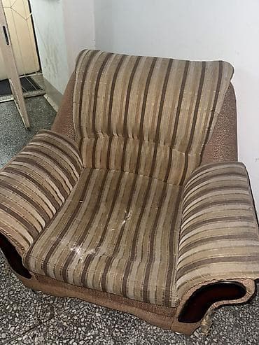 sofa bed: Кресло мягкое, широкое, с высоким спинным блоком и глубоким сиденьем — 3