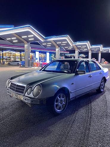 honda e: Mercedes-Benz E-Class: 1995 г., 2.2 л, Механика, Бензин, Седан — 2