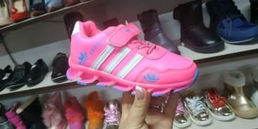 обувь женская большие размеры: Кроссовки для девочек. Очень удобные. Размеры 35-37. Цена 300 сом — 1