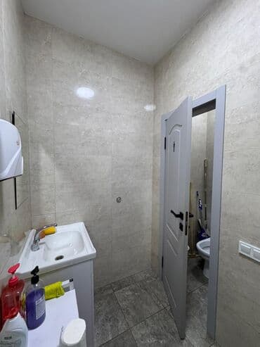 снять дом на панораме: Ижарага берем Офистик, 100 кв. м, Турак комплексинде, Тоолор көрүнүп турат, 1-катар, Жабдуулары менен — 15