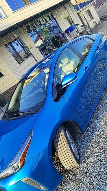 lada 4x4: Toyota Prius: 2020 г., 1.8 л, Гибрид — 6