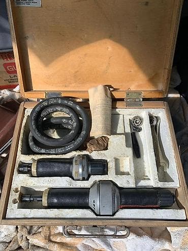 Набор бормашин/микрограверов с оснасткой в деревянном чемодане