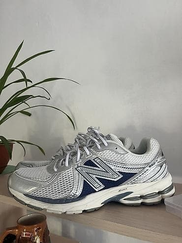 кызыл бел: Эркектердин кроссовкасы, 47, New Balance, Жаңы, түсү - Күмүш, Өзү алып кетүү — 2