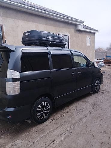 195 70 с: Toyota Voxy: 2004 г., 2 л, Автомат, Бензин, Минивэн — 4