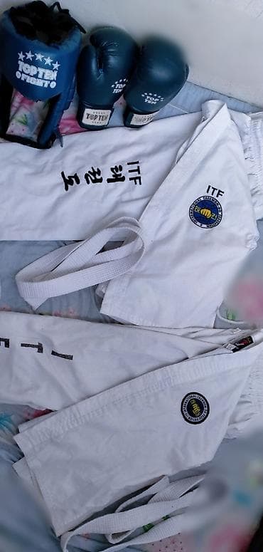 одежды для новорожденных: Подойдёт для от 5-8л. 130-140р первый отличном состояние — 1