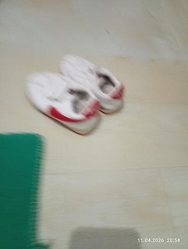 Белые кроссовки с красными вставками размер 17. стопа 12,5 - Тип