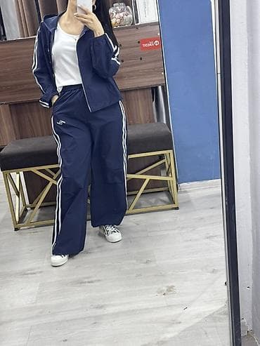 спорттук кийимдер: Женский спортивный костюм, темно‑синий. Состав комплекта: - куртка на — 2