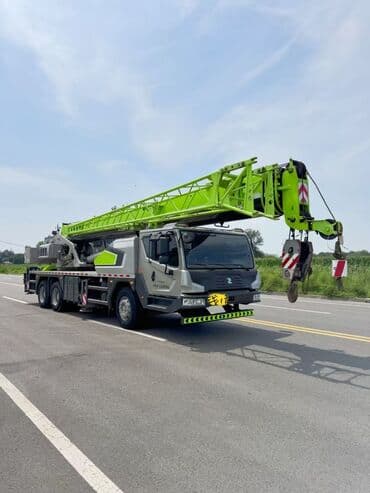 на железных номерах: Автокран, Zoomlion, 2020 г., от 30 м — 2