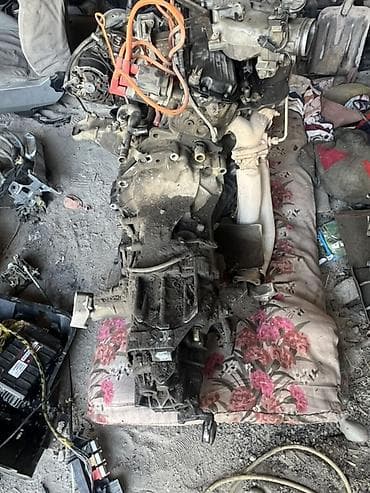 Продаю мотор коробку в сборе коробка механика объем двигателя 2.3