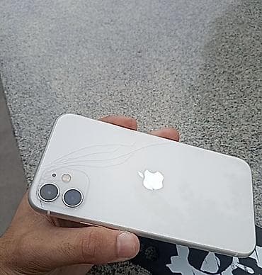 IPhone 11, Б/у, 64 ГБ, Серебристый, Защитное стекло, 66 %
