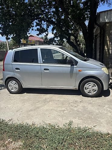 Унаа: Daihatsu Sirion: 2004 г., 1 л, Кол менен иштөөчү, Бензин, Хетчбек — 5