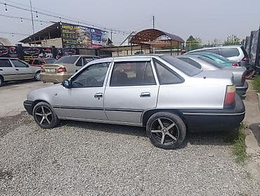 Daewoo Nexia: 2001 г., 1.5 л, Механика, Седан — 4