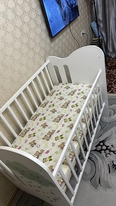 Ремонт и строительство: Детская кроватка-манеж из дерева, белая. Почти не пользовались. Брали — 2