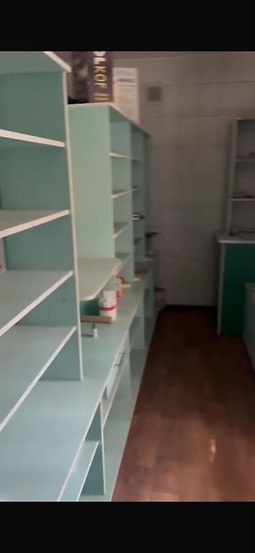 ресепшн столы: Торговое оборудование для аптеки/магазина - Витрина со стеклянными — 5