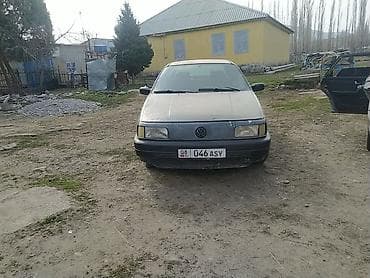 эски уналар: Volkswagen Passat: 1989 г., 1.8 л, Кол менен иштөөчү, Бензин, Седан — 1
