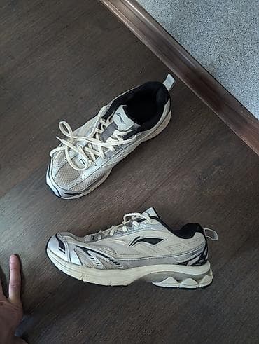 кожаные бу: Li-Ning, почти новые, надевал несколько раз, очень стильные, внешне — 3