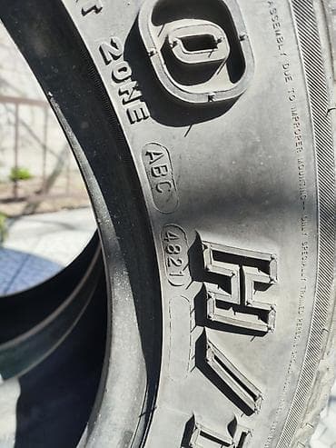 максис: Шины 275 / 55 / R 20, Всесезонная, Б/у, Комплект, Внедорожные (АТ/МТ), Китай, Maxxis — 4