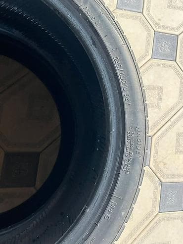 Пара автомобильных шин 235/40 R19 96Y Характеристики: - Размер