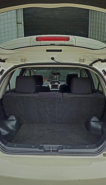 продаю авто внедорожник кроссовер: Toyota Ist: 2003 г., 1.5 л, Автомат, Бензин, Хэтчбэк — 3