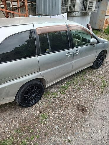салон на гольф 2: Nissan Liberty: 2001 г., 2 л, Автомат, Бензин, Минивэн — 6