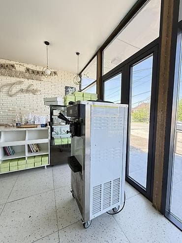 молочный машинка: Профессиональный фризер для мягкого мороженого - Напольная модель на — 3