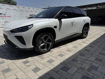 белый byd e5: JMEV : 2024 г., 1.5 л, Автомат, Электромобиль, Кроссовер — 1