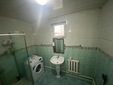 дома с большим участком: Продаётся дом с двором и участком. Что внутри: - Просторная гостиная — 6