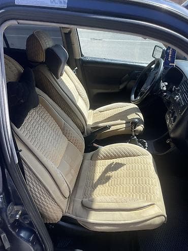 Продажа авто: Volkswagen Golf: 1994 г., 1.6 л, Механика, Бензин, Хэтчбэк — 6