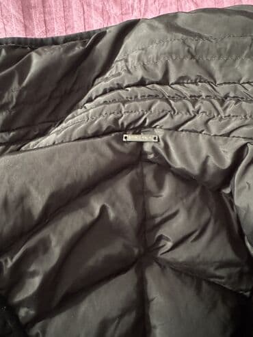 очень дешево: Двусторонняя утеплённая куртка с капюшоном. Стоила 11500 отдаю очень — 9