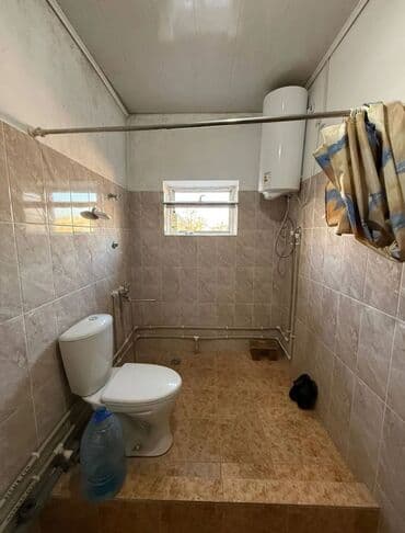 Үйдү ижарага алам: 40 м², 2 бөлмө, Жертөлө, ороо, Забор, тосулган — 4