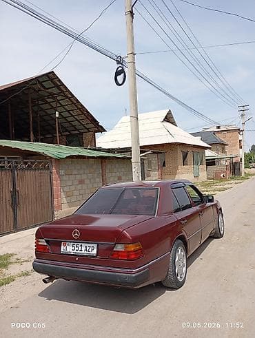 капот на е34: Mercedes-Benz W124: 1992 г., 2 л, Механика, Бензин, Седан — 5