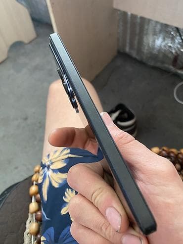 изогнутый экран: Poco X6 Pro 5G, Б/у, 512 ГБ, цвет - Черный, 2 SIM — 4