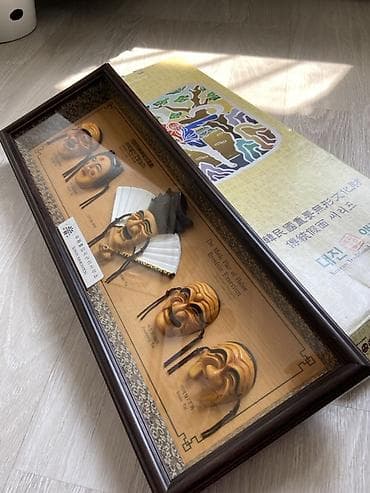 мини зеркало с подсветкой: Панно с корейскими традиционными масками Hahoe (Mask Play of Hahoe) - — 1