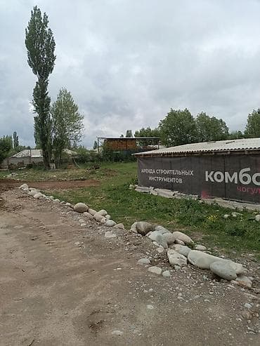 Кыймылсыз мүлк: Дүкөндөрдү сатуу Өзүнчө турган дүкөн, 2500 м², Жабдуусу менен, 1 кабат — 2