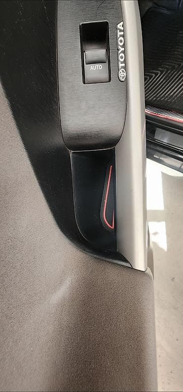 Toyota Prius: 2015 г., Автомат, Гибрид, Лифтбек — 9