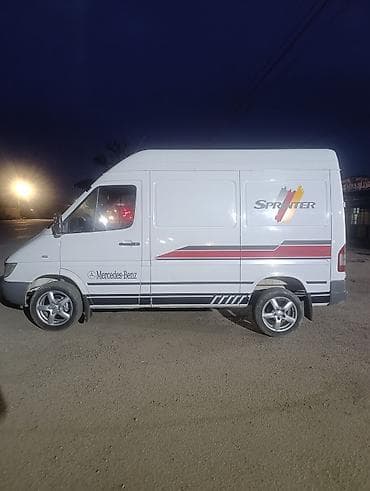 мерс фар: Легкий грузовик, Mercedes-Benz — 2