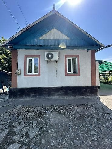 Дома: 📍 В Беловодске продаётся дом на участке 8 соток. 🏡Площадь дома — 2