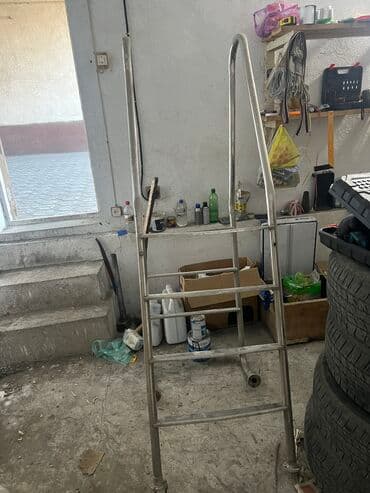 велик на титановых дисках: Лестница для бассейна 
Нержавеющая сталь — 1