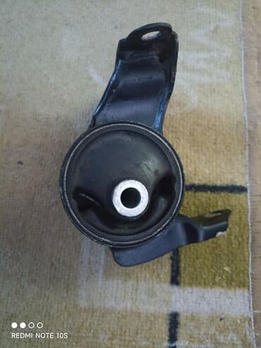 Подушка мотора Honda 2002 г., Новый