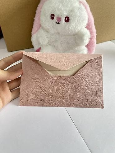 Подарки и сувениры: Конверт-приглашение в пудрово-розовом цвете с тиснением под фактурную — 1