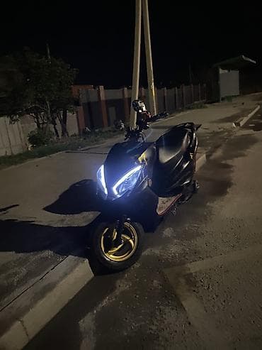 suzuki shift: Скутер/мопед 50–165см³ (визуально спортивный дизайн) Описание: - — 2