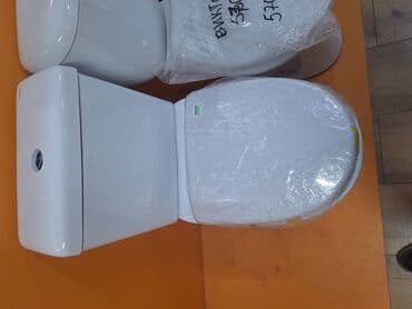 ванна унитаз: Унитаз-компакт белого цвета, выполненный из керамики, с бачком и — 1