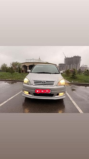 минивени: Toyota Ipsum: 2002 г., 2.4 л, Автомат, Бензин, Минивэн — 7