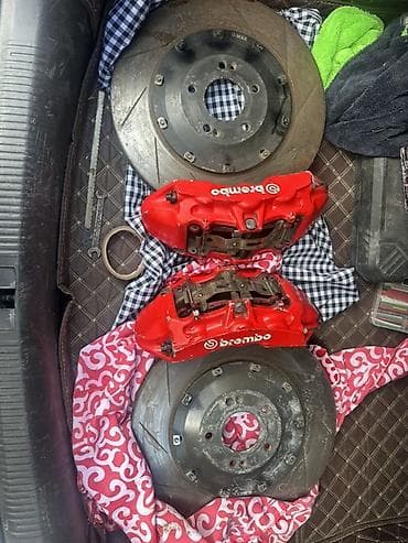 гидравлический тормоз: Тормозной комплект Brembo (передняя ось) Состав: - 2 передних — 2