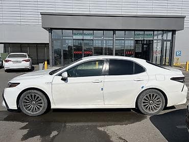 гибрид лабо: Toyota Camry: 2021 г., Гибрид, Седан — 2